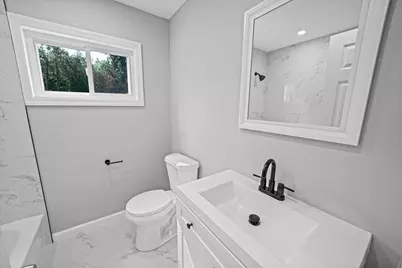 1090 Brookdale Avenue, Bay Shore, NY 11706 - Photo 23