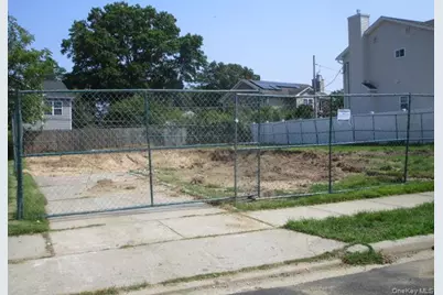 20 Raynham Drive, Syosset, NY 11791 - Photo 1