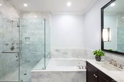 1000 Royal Court #1306, North Hills, NY 11040 - Photo 11