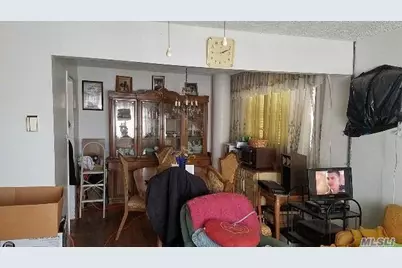 492 Pershing Boulevard, Rockville Centre, NY 11570 - Photo 3