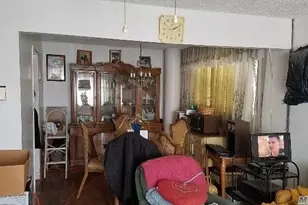 492 Pershing Blvd, Rockville Centre, NY 11570 - Photo 3