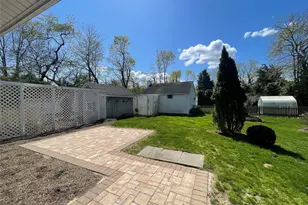 496 N Country Rd, Saint James, NY 11780 - Photo 15