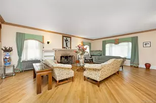 24 Lawrence Ave, Rockville Centre, NY 11570 - Photo 15