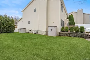 1 Fairway Dr, Old Bethpage, NY 11804 - Photo 27