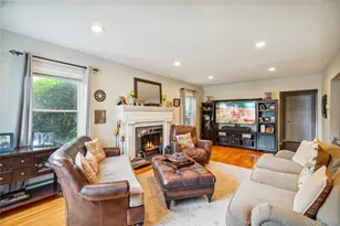 25 Davison Ave, East Rockaway, NY 11518 - Photo 3