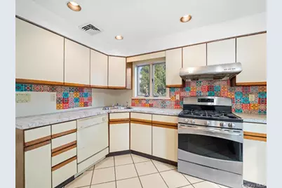 31 Broadmoor Lane, Westbury, NY 11590 - Photo 15