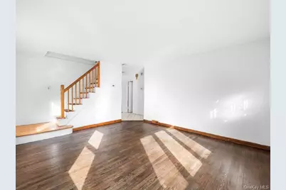 31 Broadmoor Lane, Westbury, NY 11590 - Photo 7