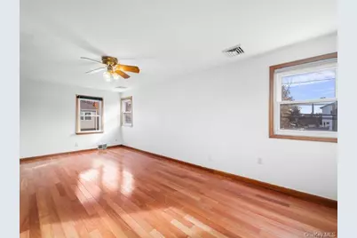 31 Broadmoor Lane, Westbury, NY 11590 - Photo 17