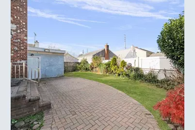 31 Broadmoor Lane, Westbury, NY 11590 - Photo 29