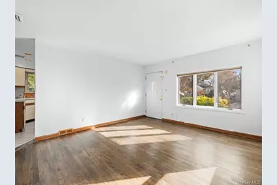 31 Broadmoor Lane, Westbury, NY 11590 - Photo 5