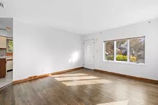 31 Broadmoor Ln, Westbury, NY 11590 - Photo 5