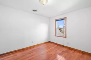 31 Broadmoor Ln, Westbury, NY 11590 - Photo 23