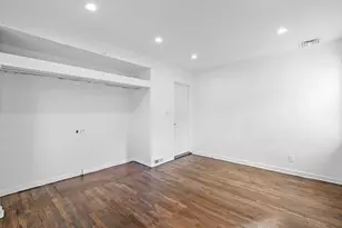 31 Broadmoor Ln, Westbury, NY 11590 - Photo 9