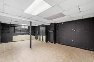 31 Broadmoor Ln, Westbury, NY 11590 - Photo 25