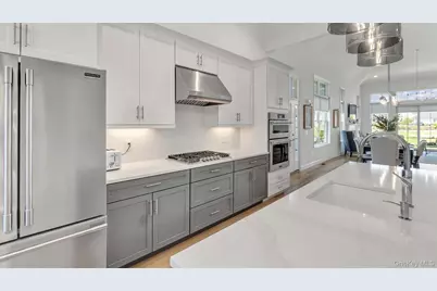 333 Wavell Avenue, Yaphank, NY 11980 - Photo 9