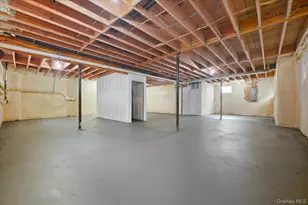 319 Blacksmith Road W, Levittown, NY 11756 - Photo 41