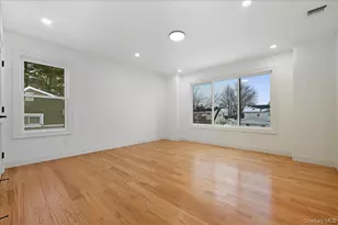 319 Blacksmith Road W, Levittown, NY 11756 - Photo 35