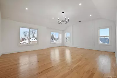 319 Blacksmith Road W, Levittown, NY 11756 - Photo 21