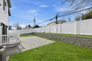 319 Blacksmith Road W, Levittown, NY 11756 - Photo 47