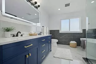 319 Blacksmith Road W, Levittown, NY 11756 - Photo 29