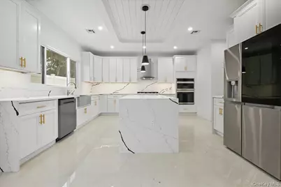 319 Blacksmith Road W, Levittown, NY 11756 - Photo 9