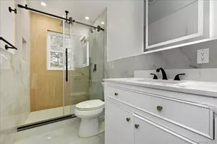 319 Blacksmith Road W, Levittown, NY 11756 - Photo 37