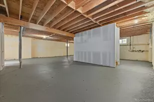 319 Blacksmith Road W, Levittown, NY 11756 - Photo 45