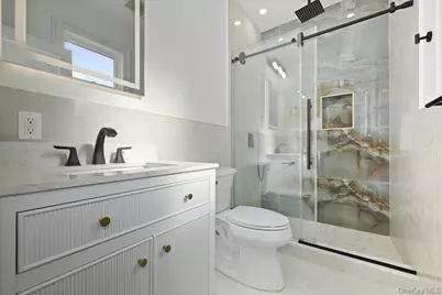 319 Blacksmith Road W, Levittown, NY 11756 - Photo 25