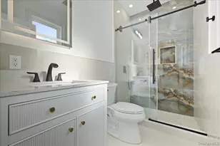 319 Blacksmith Road W, Levittown, NY 11756 - Photo 25