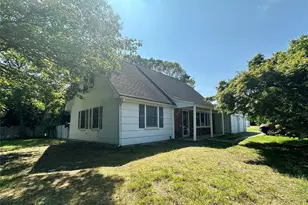 2 Hamilton Ct, Coram, NY 11727 - Photo 31