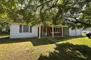 2 Hamilton Ct, Coram, NY 11727 - Photo 29