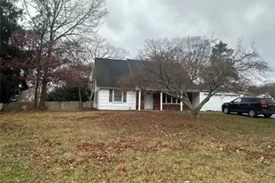 2 Hamilton Ct, Coram, NY 11727 - Photo 11