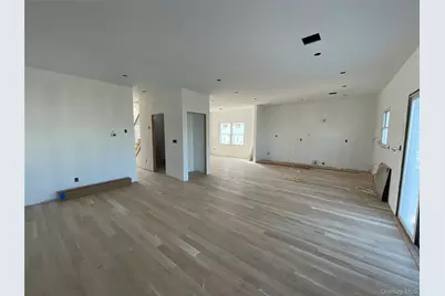 101 Clocks Boulevard, Massapequa, NY 11758 - Photo 15