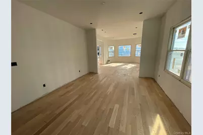 101 Clocks Boulevard, Massapequa, NY 11758 - Photo 9