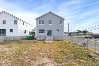 101 Clocks Boulevard, Massapequa, NY 11758 - Photo 29