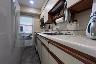 196-53 73rd Ave, Fresh Meadows, NY 11365 - Photo 5