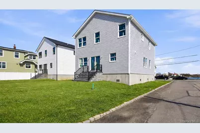 103 Clocks Boulevard, Massapequa, NY 11758 - Photo 15