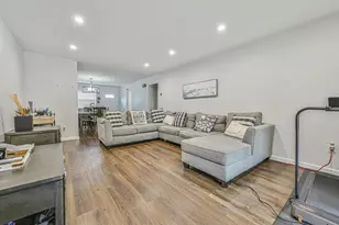 42 Springwood Dr, North Babylon, NY 11703 - Photo 19