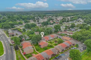 42 Springwood Dr, North Babylon, NY 11703 - Photo 11