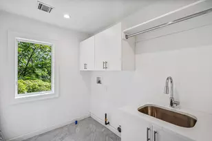 199E W Shore Rd, Great Neck, NY 11024 - Photo 43