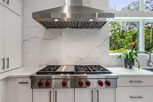 199E W Shore Rd, Great Neck, NY 11024 - Photo 11