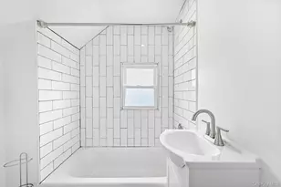 12 Thomas Pl, New Rochelle, NY 10801 - Photo 7