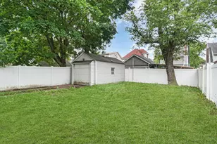 104-28 201st St, Saint Albans, NY 11412 - Photo 11