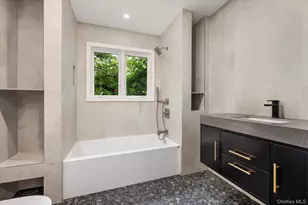 8 Junard Dr, Roslyn, NY 11576 - Photo 19