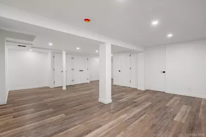 8 Junard Drive, Roslyn, NY 11576 - Photo 27