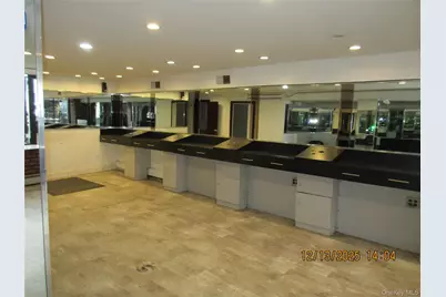 75-08 Metropolitan Avenue #lower, Middle Village, NY 11379 - Photo 5