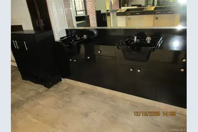 75-08 Metropolitan Avenue #lower, Middle Village, NY 11379 - Photo 7