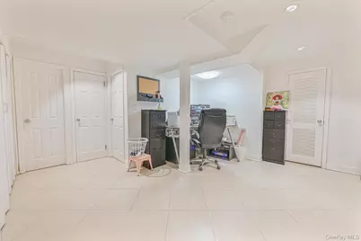 972 S End, Woodmere, NY 11598 - Photo 19