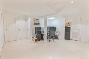 972 South End, Woodmere, NY 11598 - Photo 19