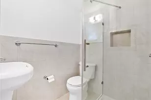 906 Bromton Dr, Westbury, NY 11590 - Photo 31